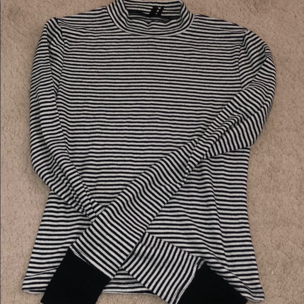Women’s long sleeve top